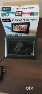 Digital photo frame