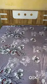 Double bed in excellent condition Sagwan heavy material