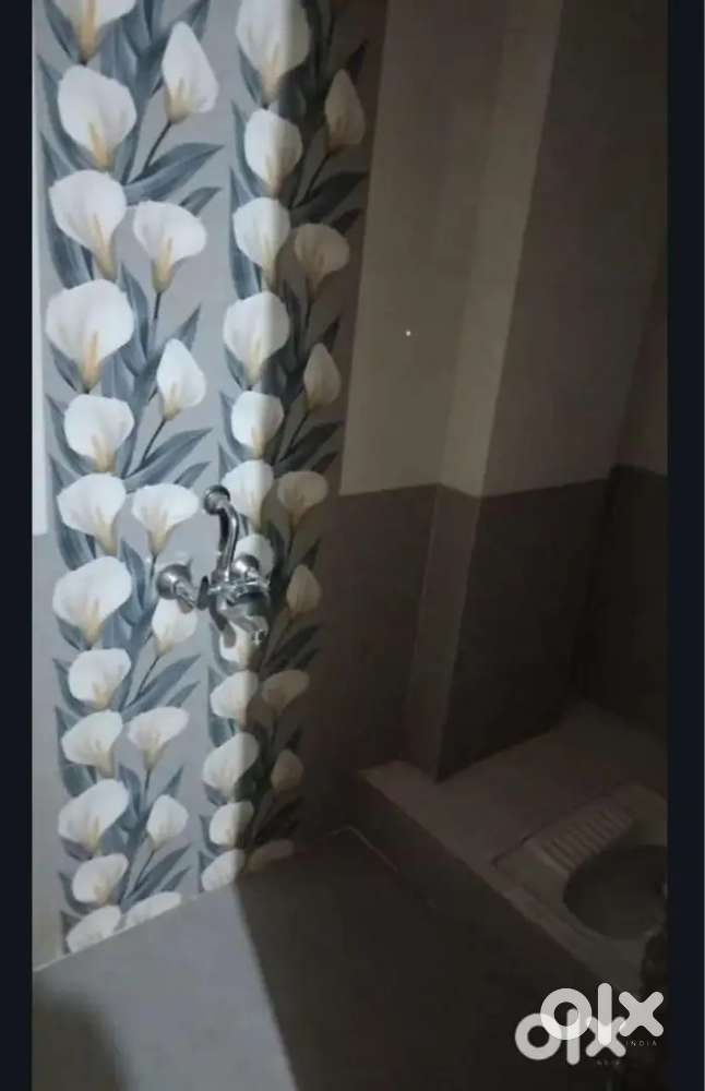 1 RK ROOM AVALABLE URGENTLY AND BROKER IN ROOM