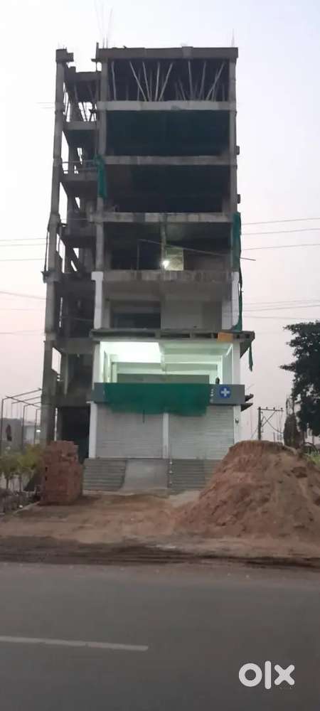 For rent 3500 sq ft showroom or Wearhouse ground floor