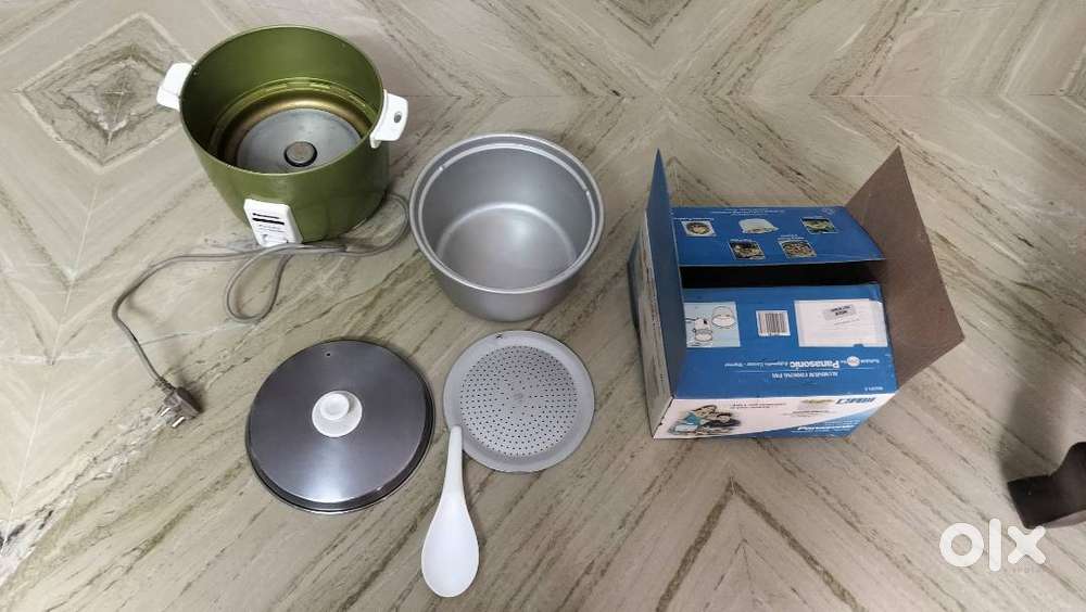 Electronic Rice Cooker with 2 years used with New bowl