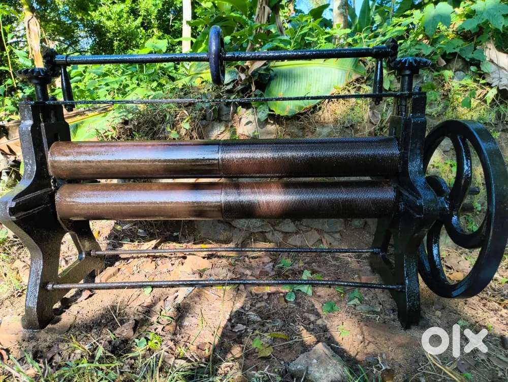 Rubber sheet machine roller