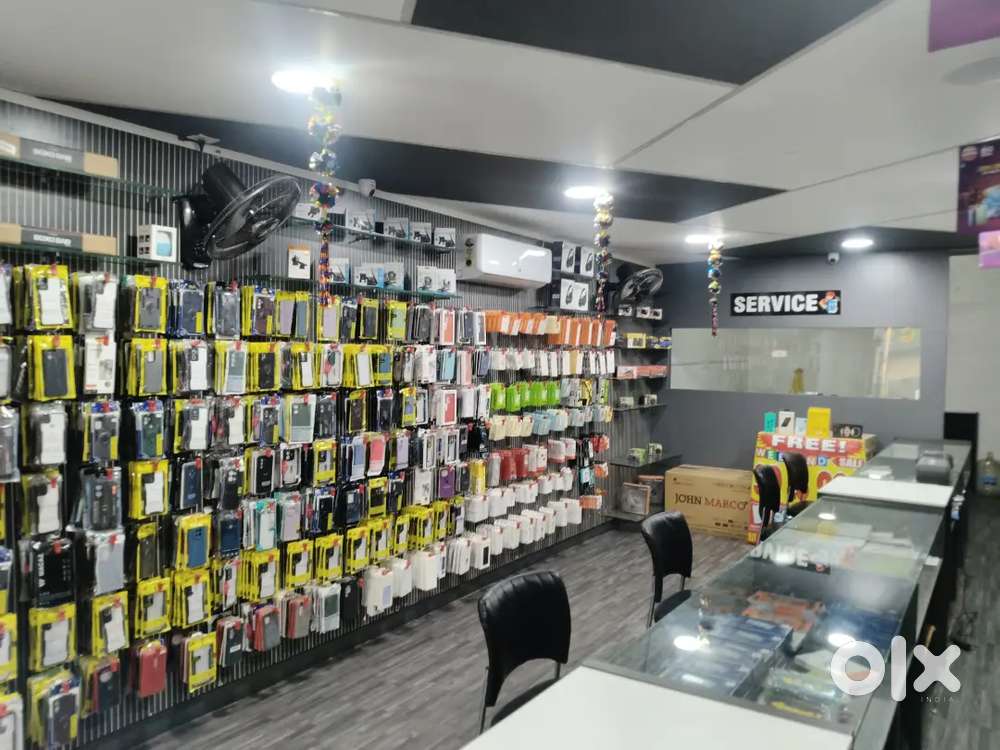 WANTED FEMALE STAFF and TECNICIANS MENS