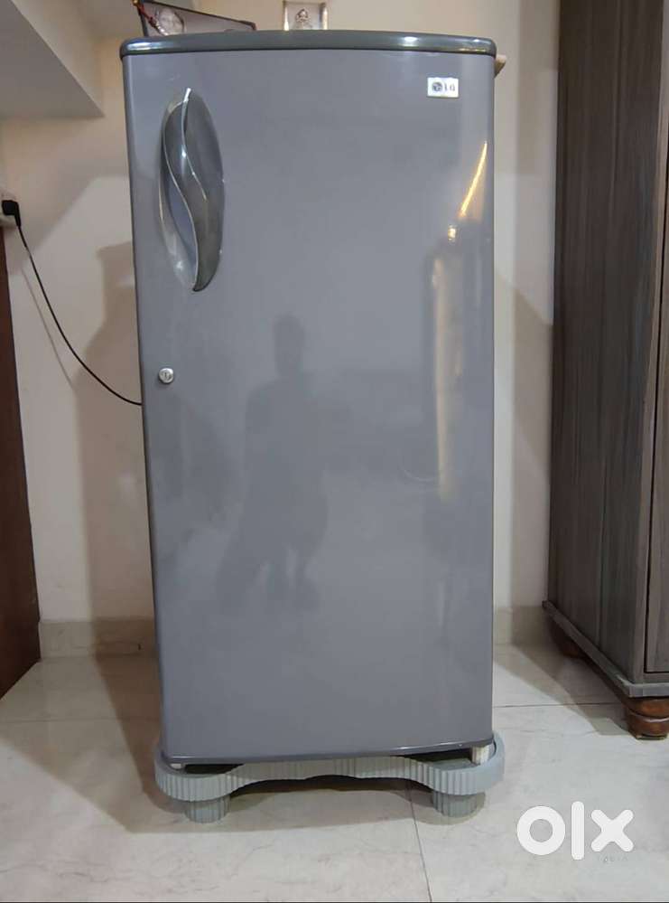 LG single door fridge (180 L)