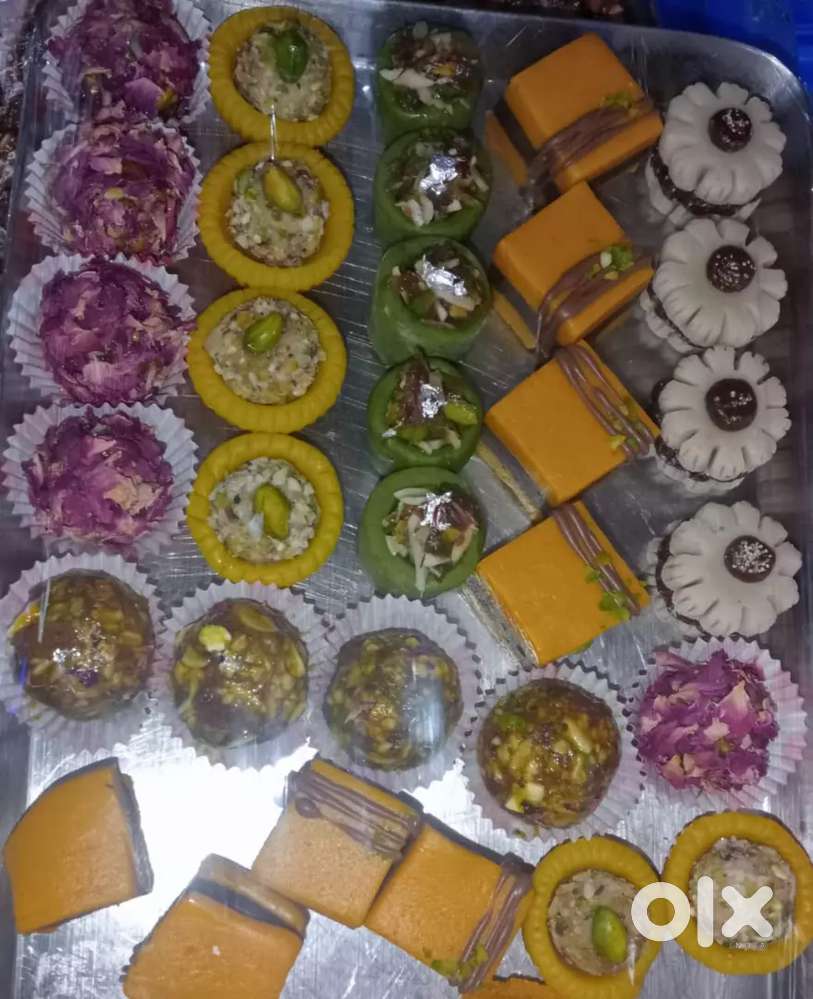 Sweet all varieties and chats  master chahiye to call me