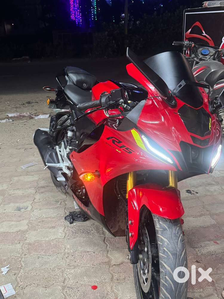R15 v4 well condition, not scratch on body
