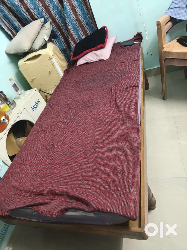 Teak wood Deewan and mattress good condition no damage