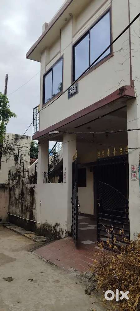 2bhk individual house 1st floors for family and bachelor girls