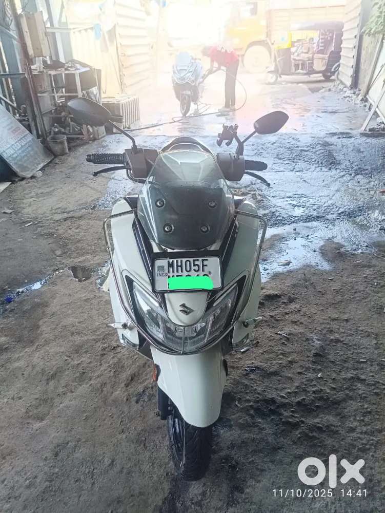 Suzuki Burgman Bluetooth 125cc MH05