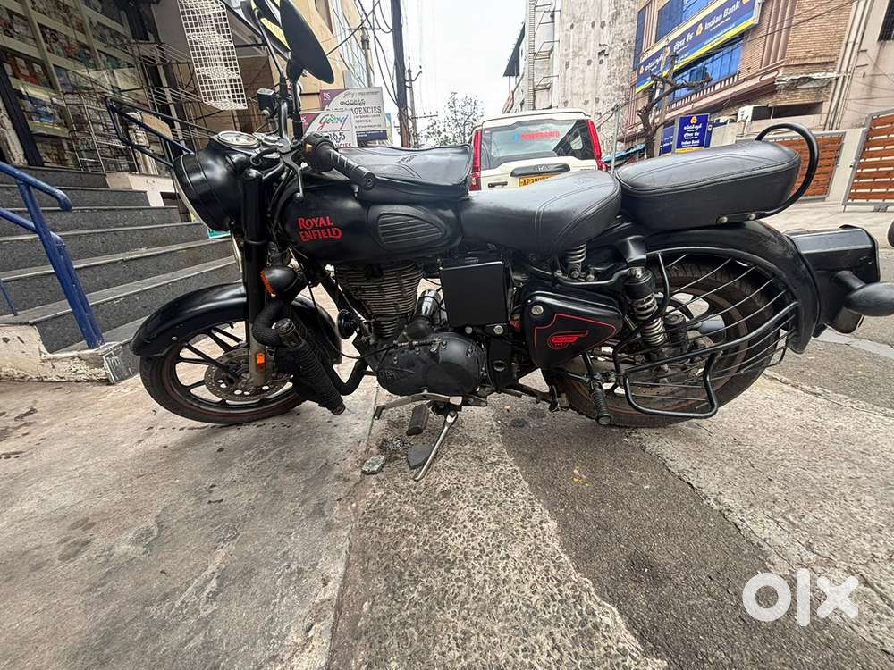 Classic 350 Stealth Black Edition 22400kms