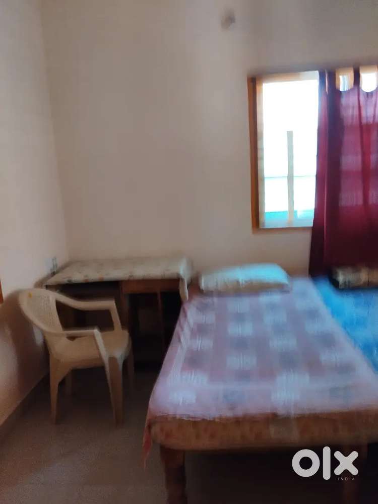 Diwan cot with mattress