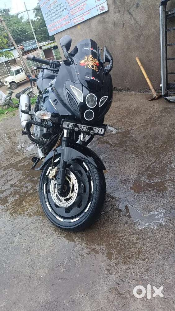 220 bike Pulsar Bajaj