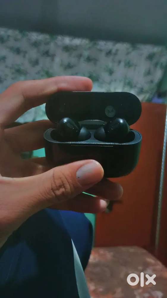 I want selling for a tws wirless headphone in black colour ka hai