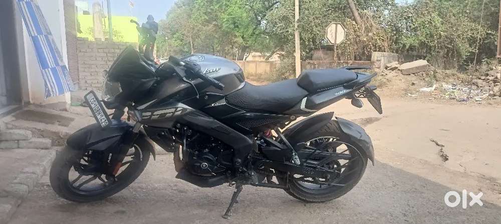 Bajaj ns200