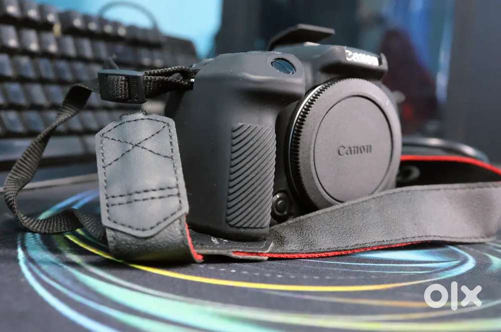 Canon R10  body with original box, case and screen guard