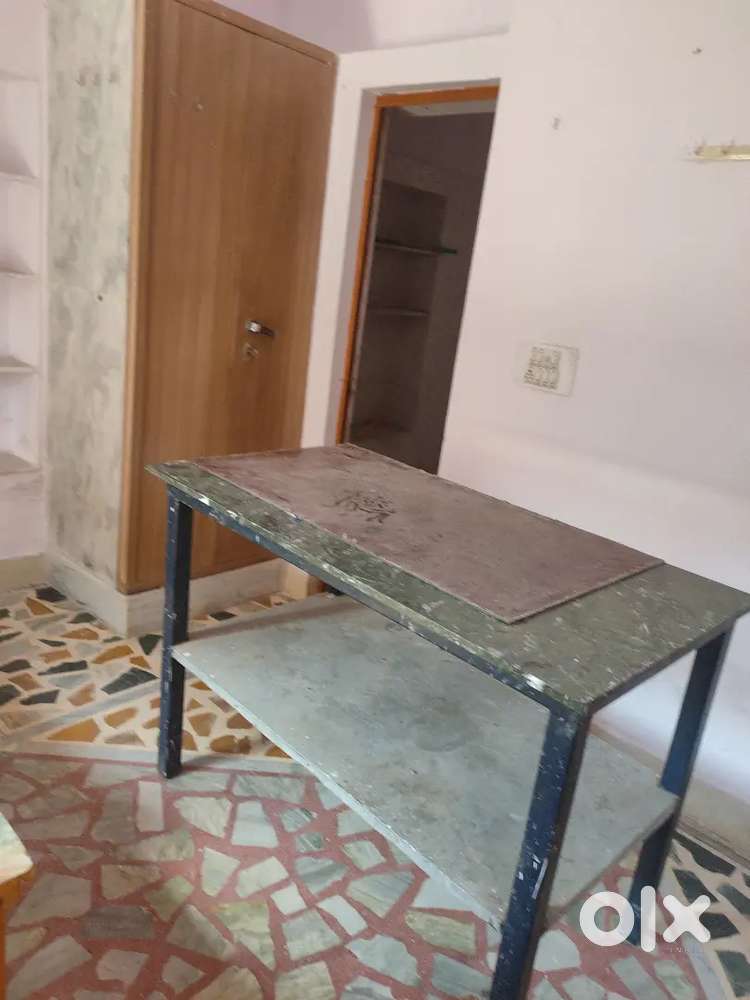 प्रथम फ्लोर 1रूम 1किचनटेबल  1वासरूम वेस्टन सेपरेट टैंक