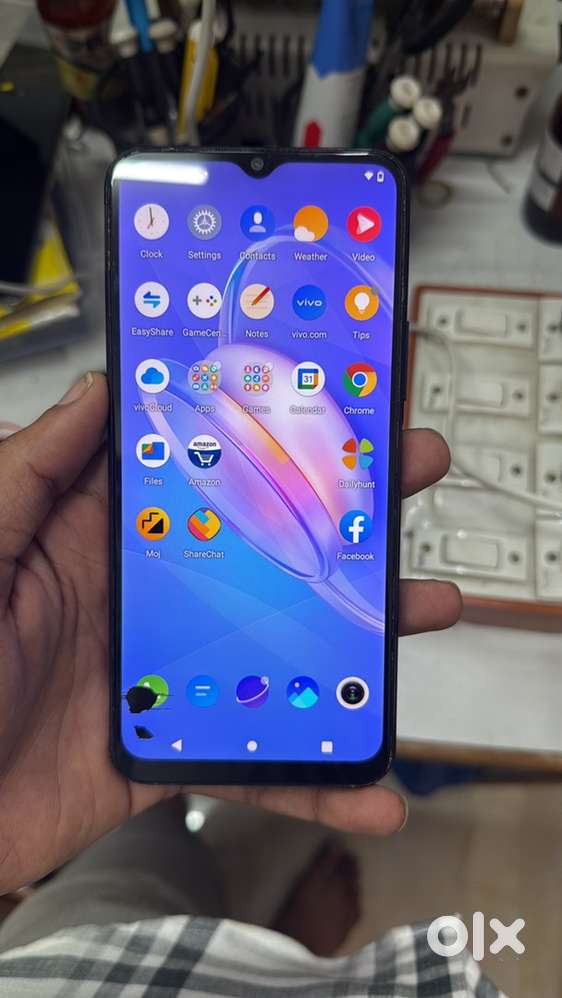 Mobile shop sales boy