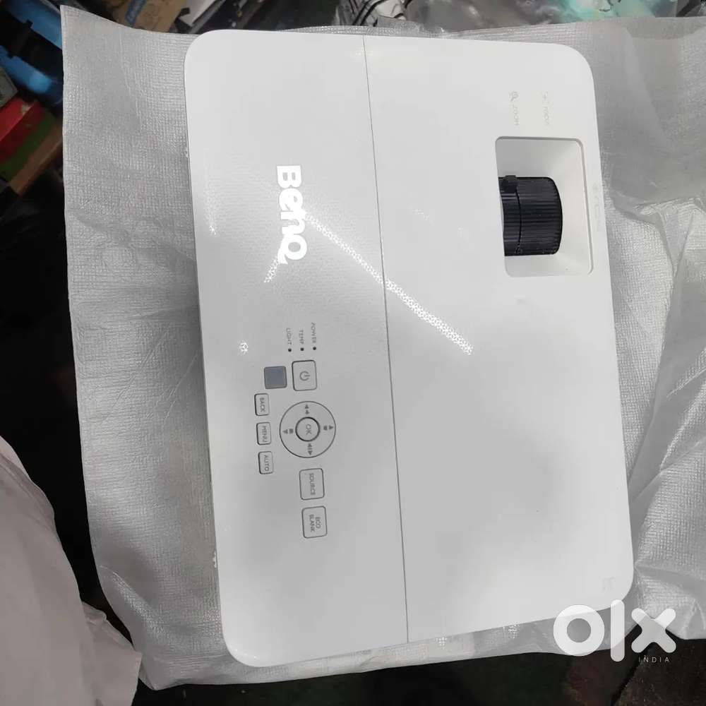 Benq projecter th585 4 month old