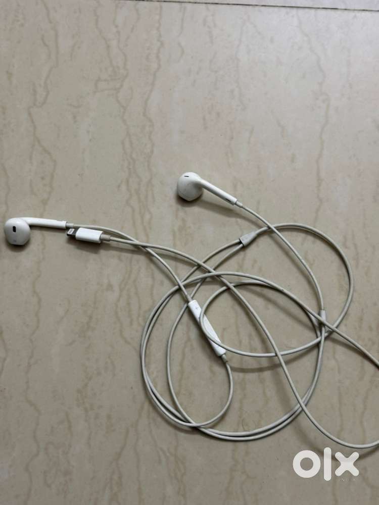 Apple Earpods - Lightning (6 month used) Original