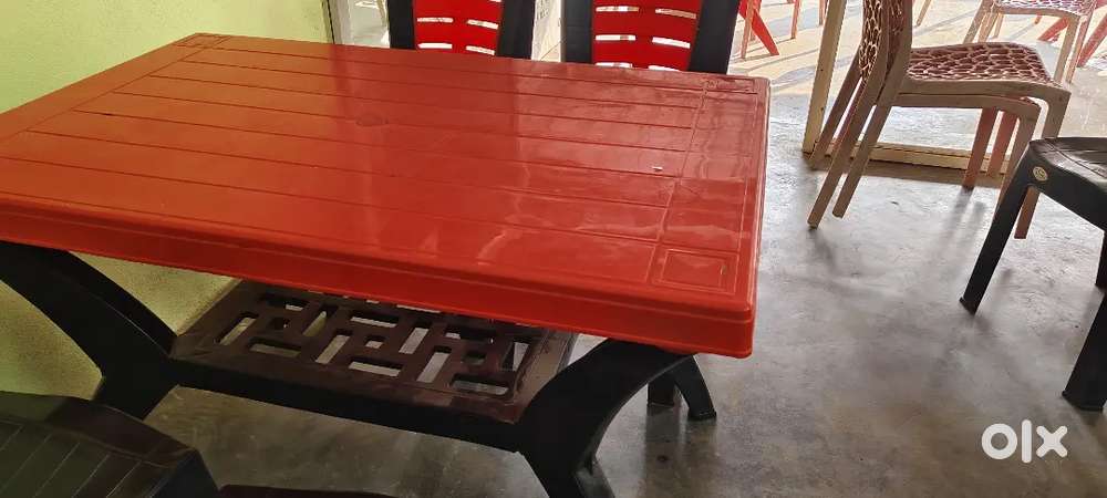 Tustrant tables and chairs