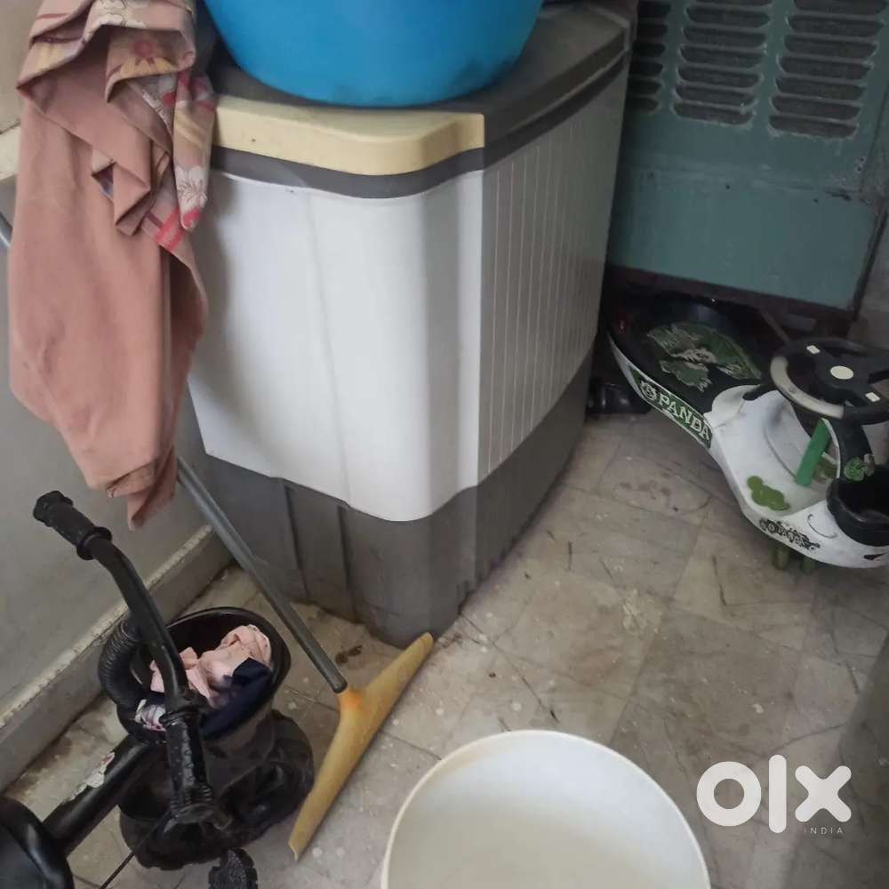 Semi automatic washing machine