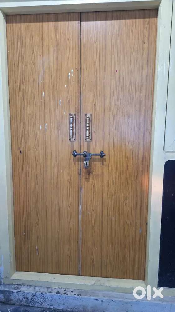 Office/Shop for Rent in Prime Location!