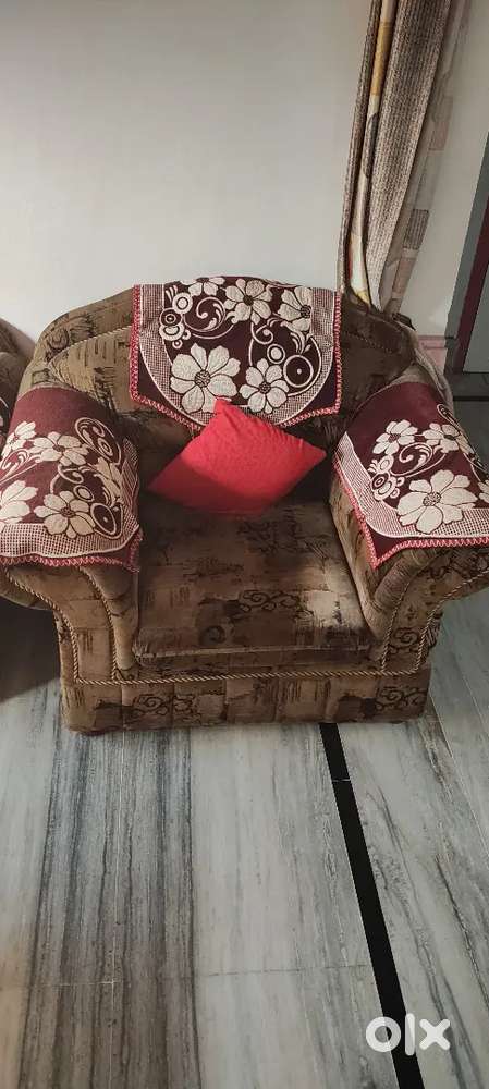 5 seater sofa peice negotiable