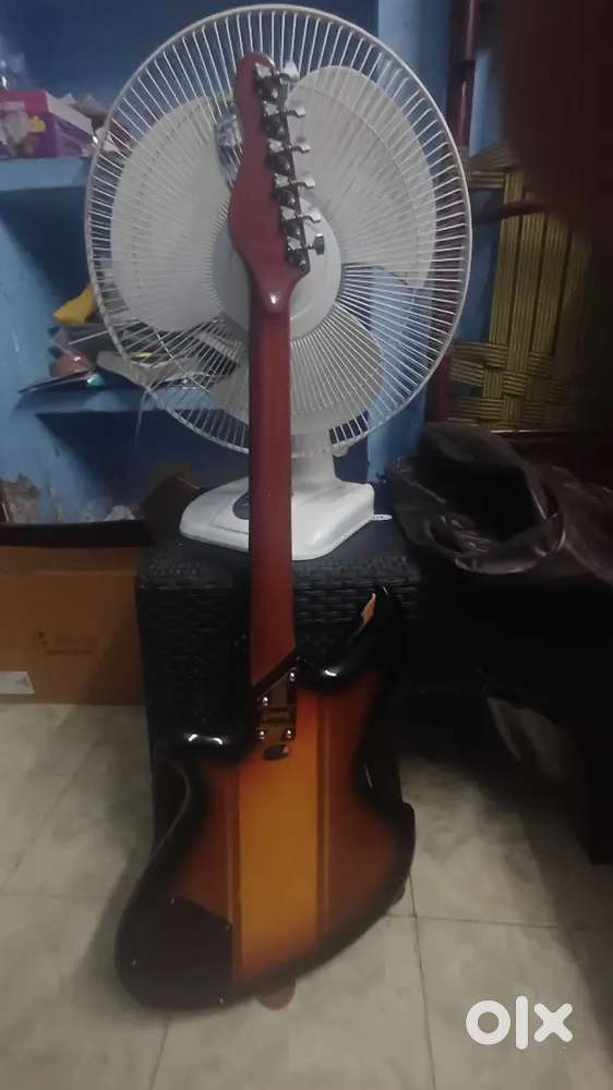 Electric Guitar in Great Condition Givson brand