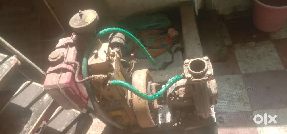 शेतात पानी चे मशीन