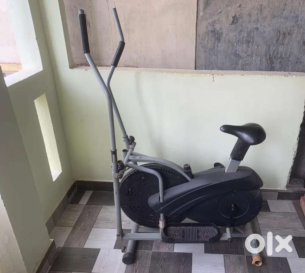 Elliptical cross trainer with seat cyle