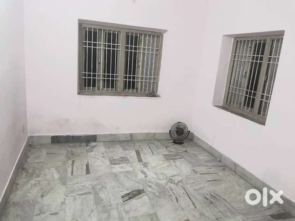 1 room in 3bhk fkat