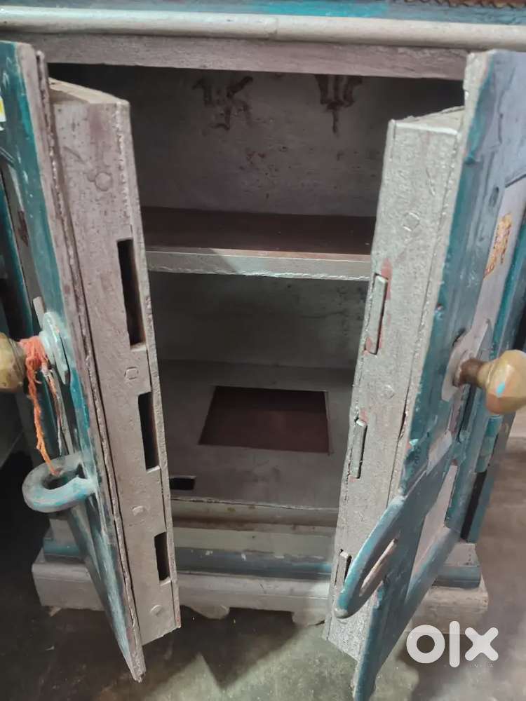 150kg old tijori