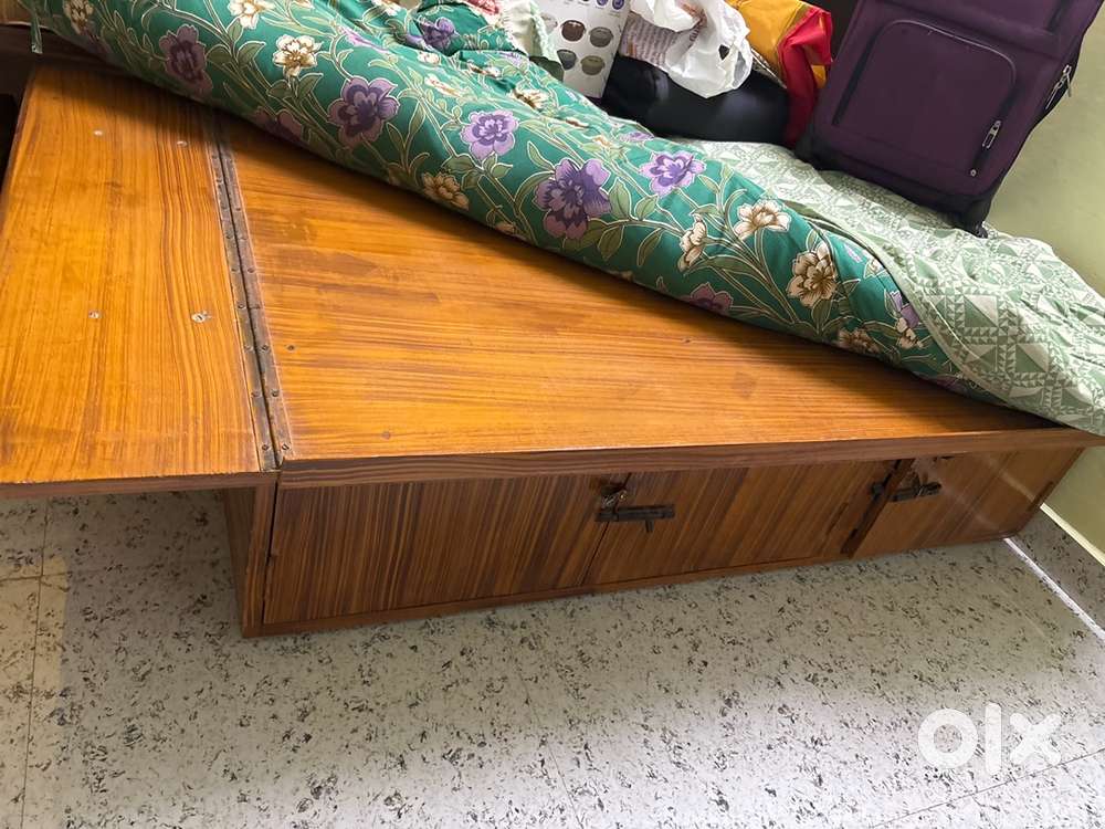 Cot with storage