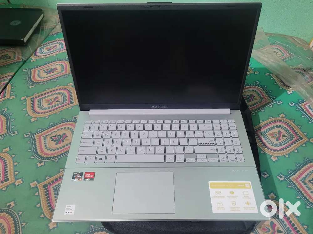 Asus vivobook 15  1 day old