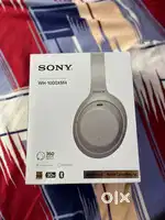 1 year old Sony WH-1000XM4 headset