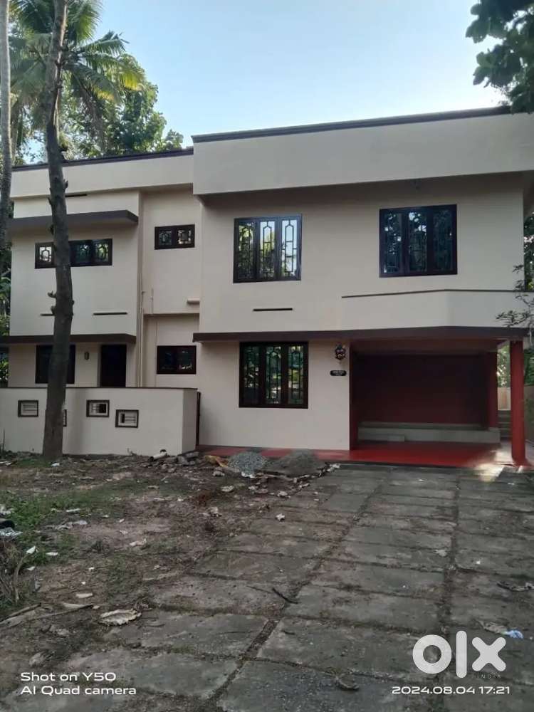 4bhk double storied 2500 sqf house in karumom for rent