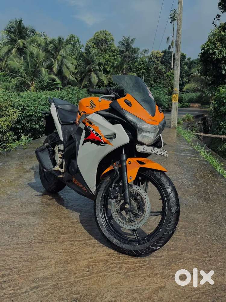 Good condition   front tyre 100% back tyre 80%  paper all clear