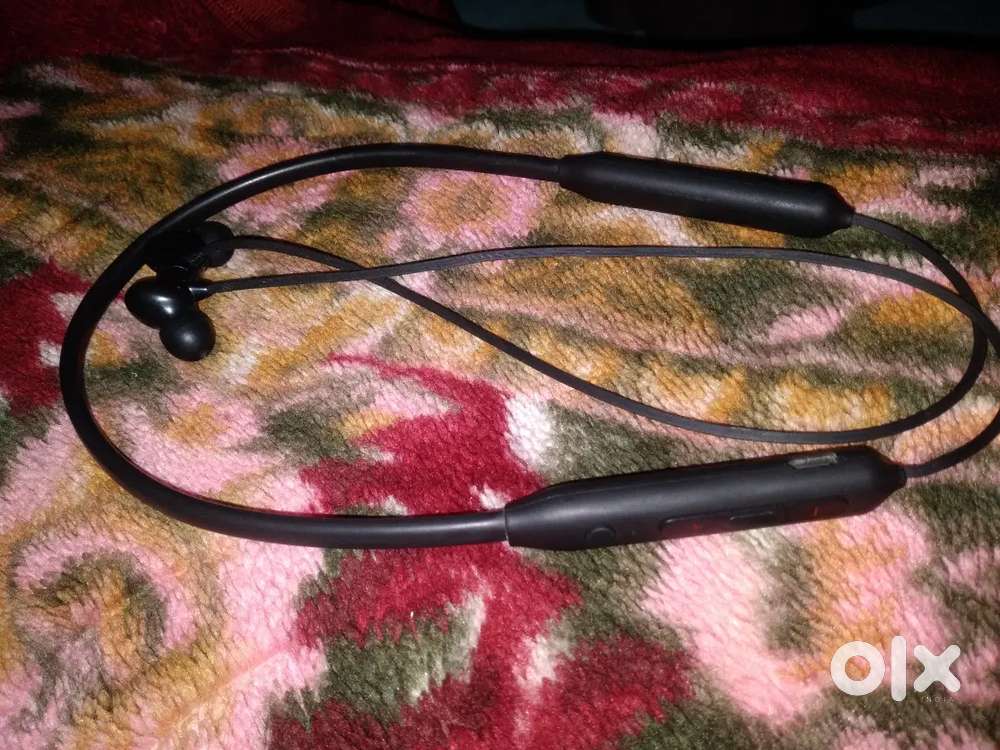 Blootuth airphone good quality one side not working