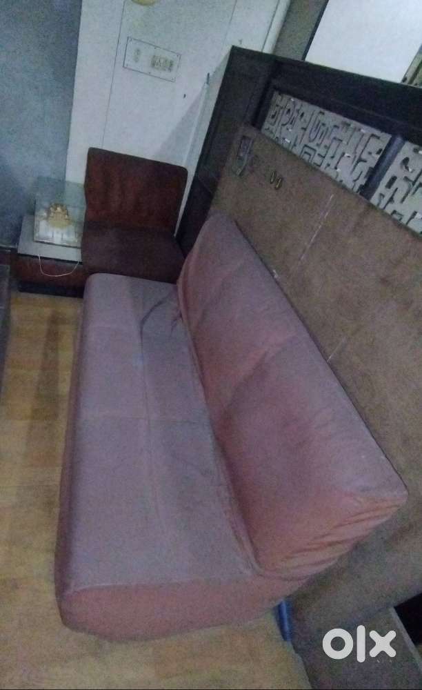 Sofa'a Available