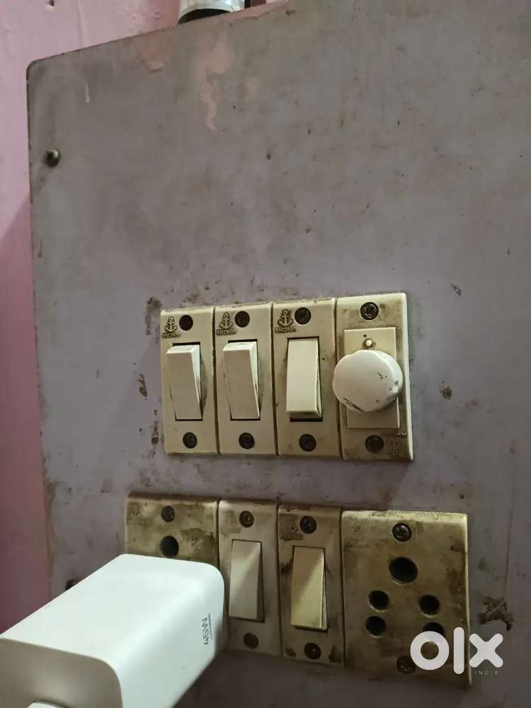 इलेक्ट्रिशियन का काम आना चाहिए