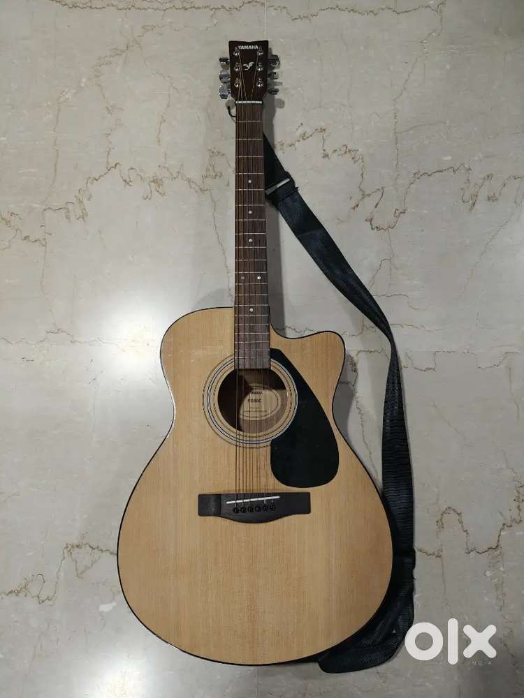 Like new Yamaha FS 80C guitar