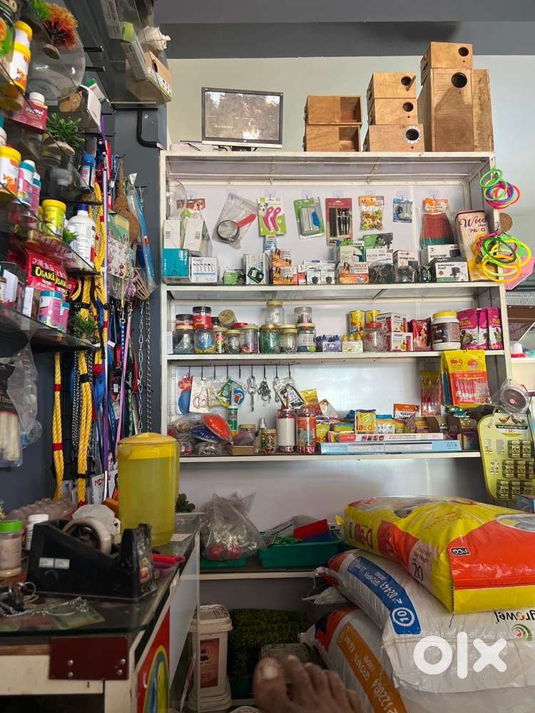 Pets shop sales staff