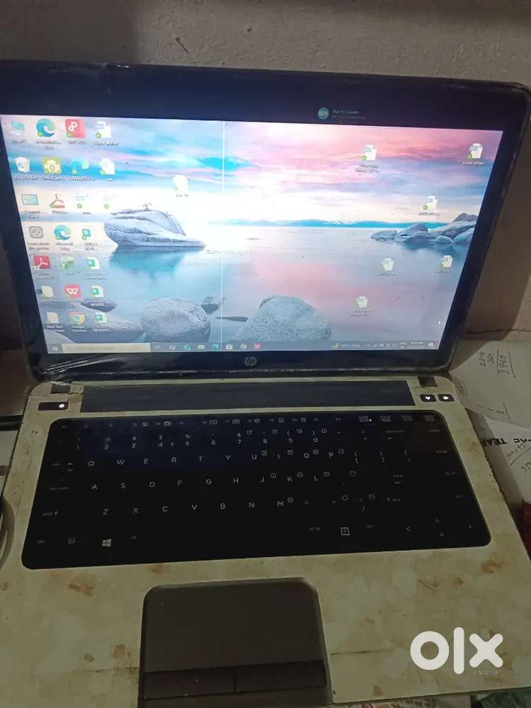 Hp laptop  in running condition , display me line hai