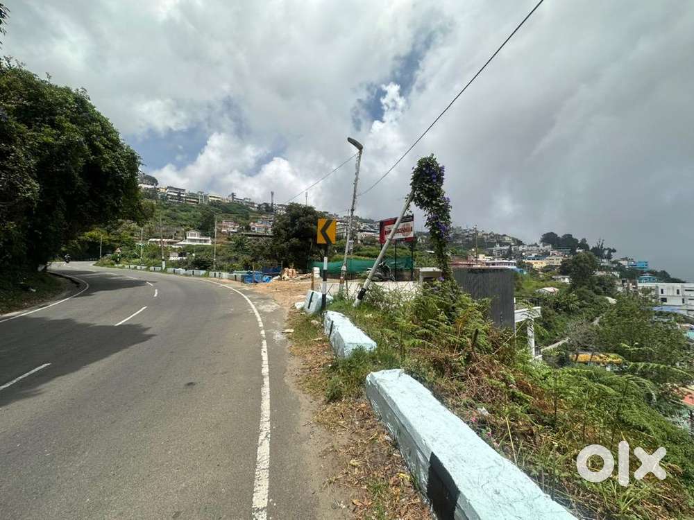 4 Cents main road Plot