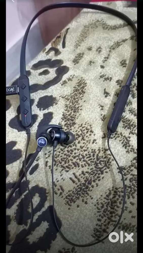 Boat bluetooth neckband in excellent condition