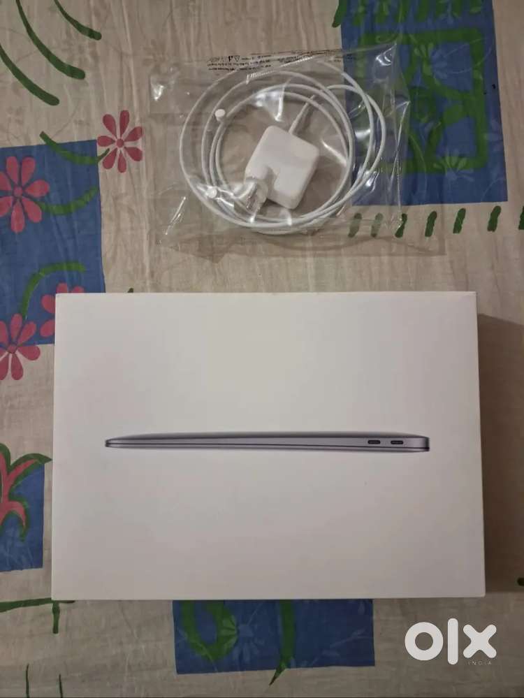 13 inch MacBook Air  8 GB unified memory, 256 GB SSD