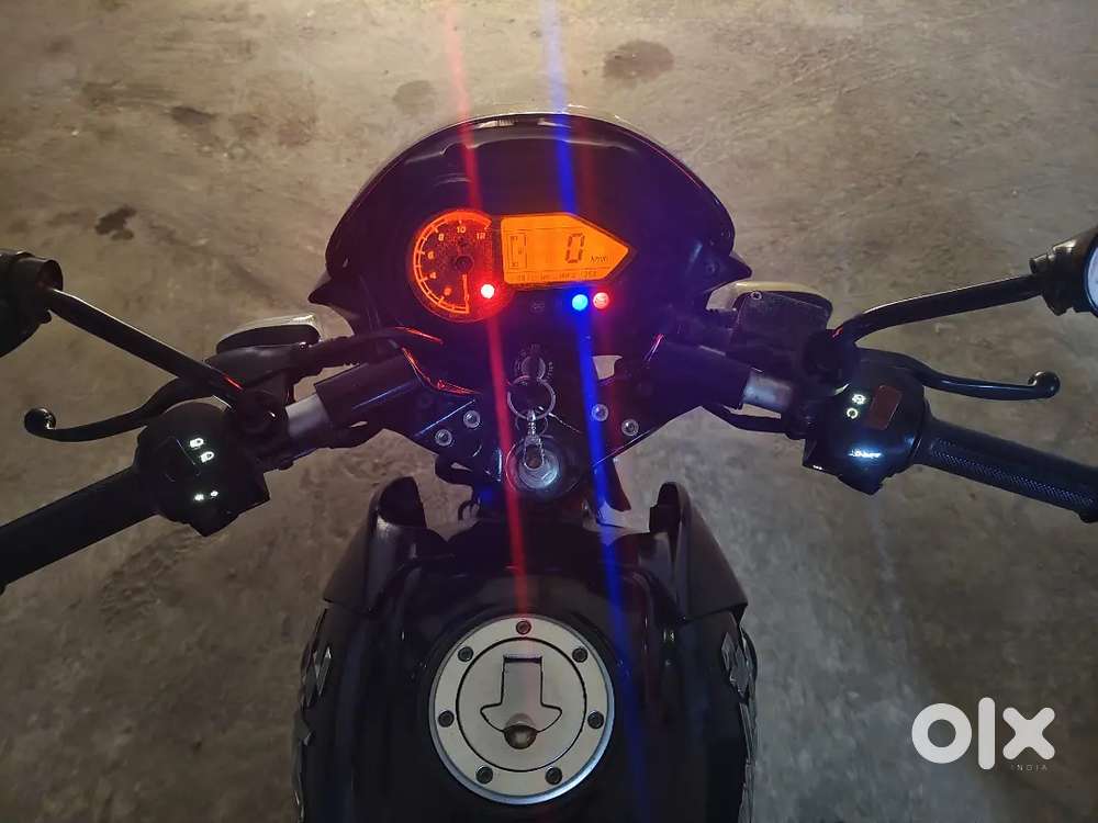 Bajaj pulsar 150 dtsi having 45kmpl milage and single handed bike