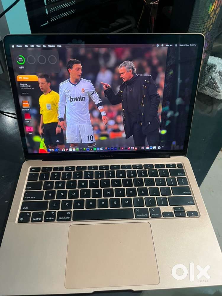 Macbook Air M1 2020 - Working, Screen Dent(right side), 8/256gb