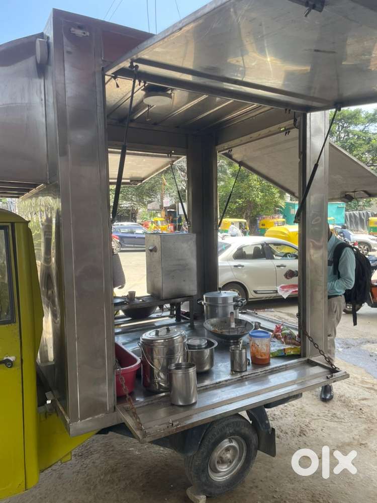Appe auto with full body setup suitable for food trucks
