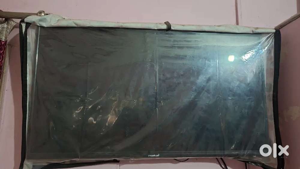 Hakai tv with box and remote